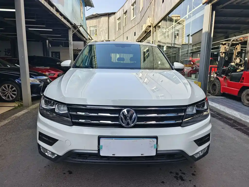 Volkswagen Tiguan L 2018 — фото 2