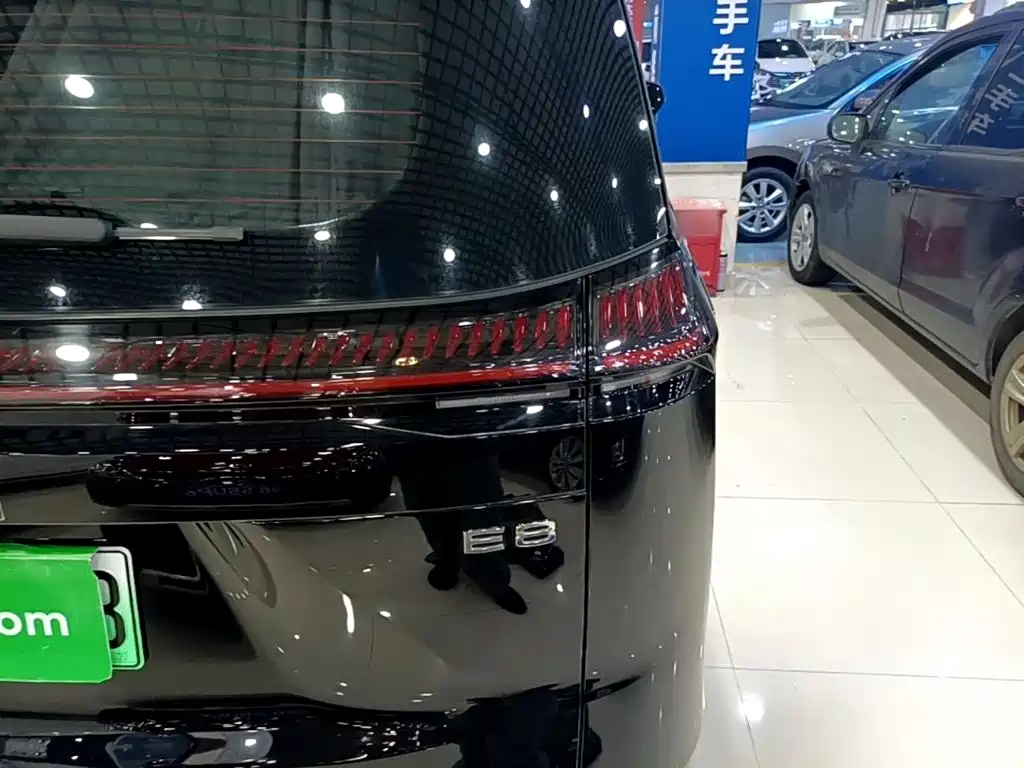 GAC Motor E8 PHEV 2024 — фото 8