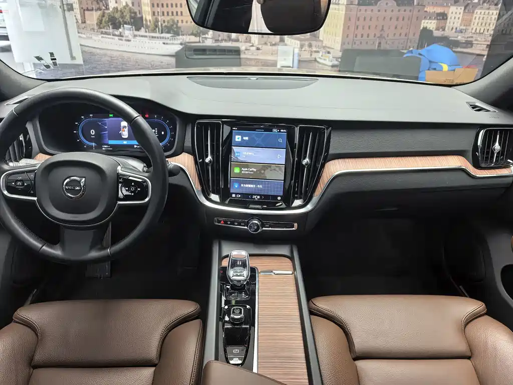 Volvo S60 2025 — фото 12