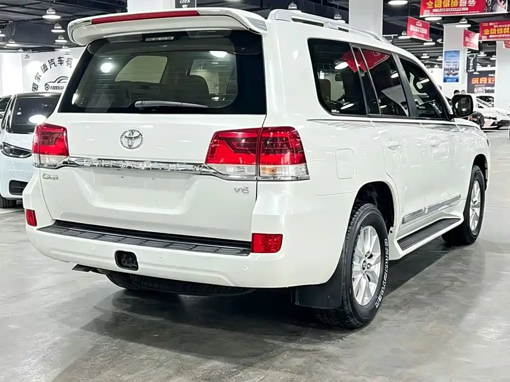 Toyota Land Cruiser 2017 — фото 6
