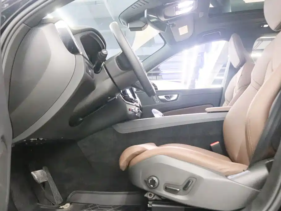 Volvo XC60 2024 — фото 15