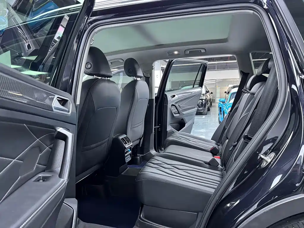 Volkswagen Tiguan L 2023 — фото 6