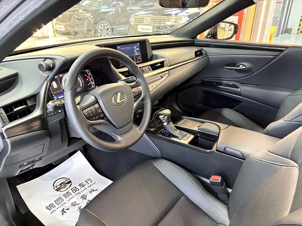 Lexus ES 2020 — фото 10