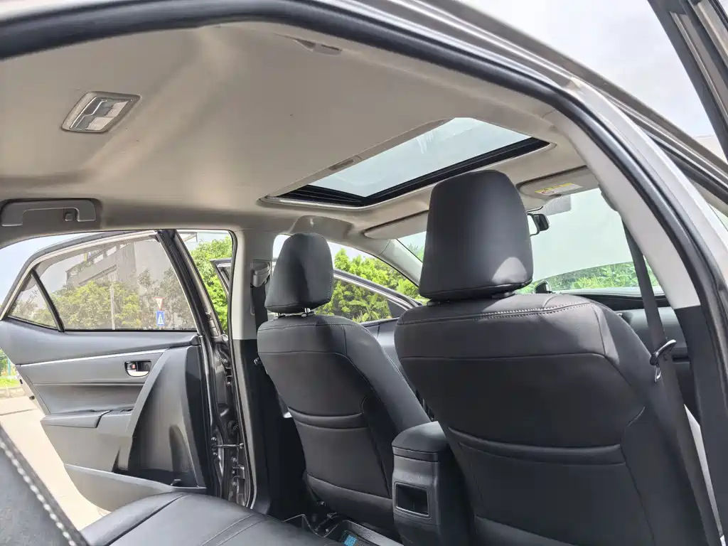 Toyota Corolla 2017 — фото 15