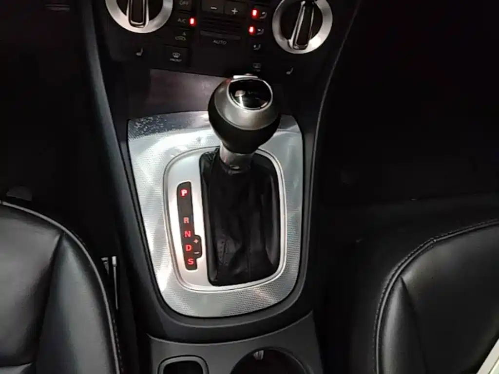 Audi Q3 2015 — фото 14