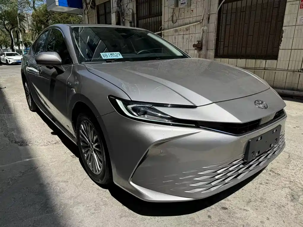 Toyota Camry 2025 — фото 3
