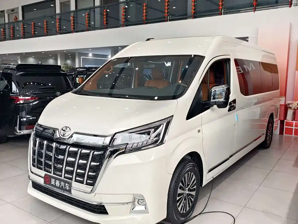Toyota Hiace 2025 — фото 1