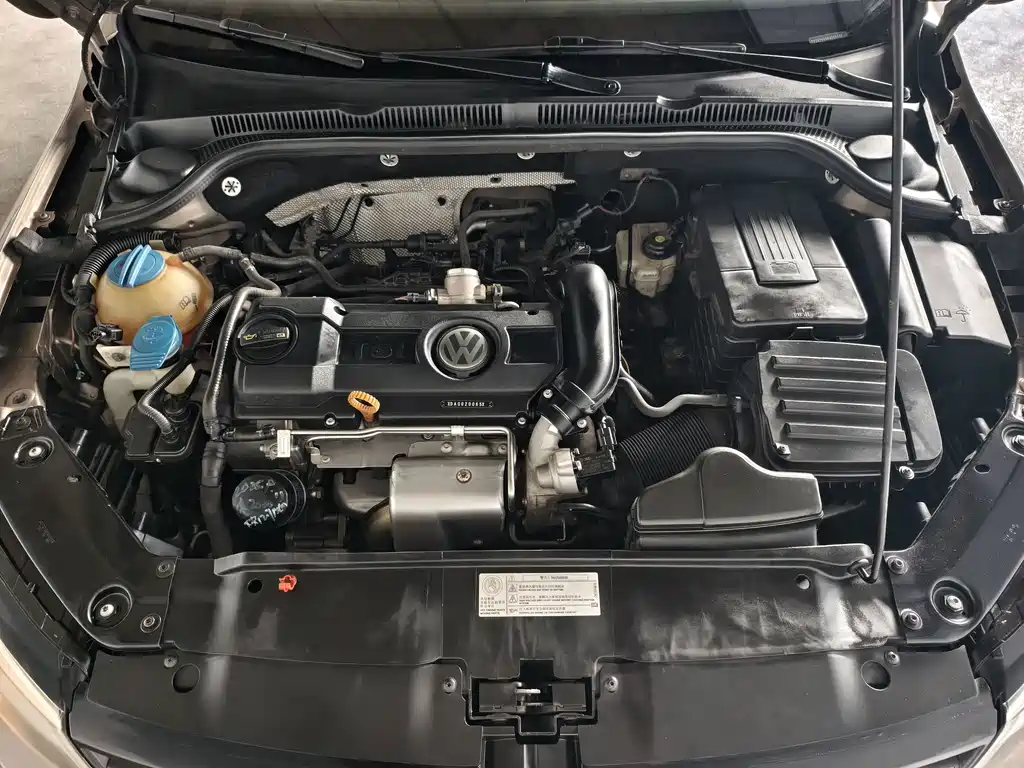 Volkswagen Sagitar 2014