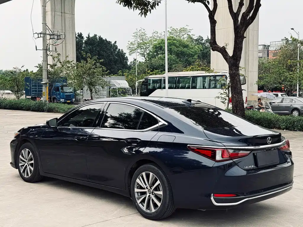 Lexus ES 2019 — фото 4