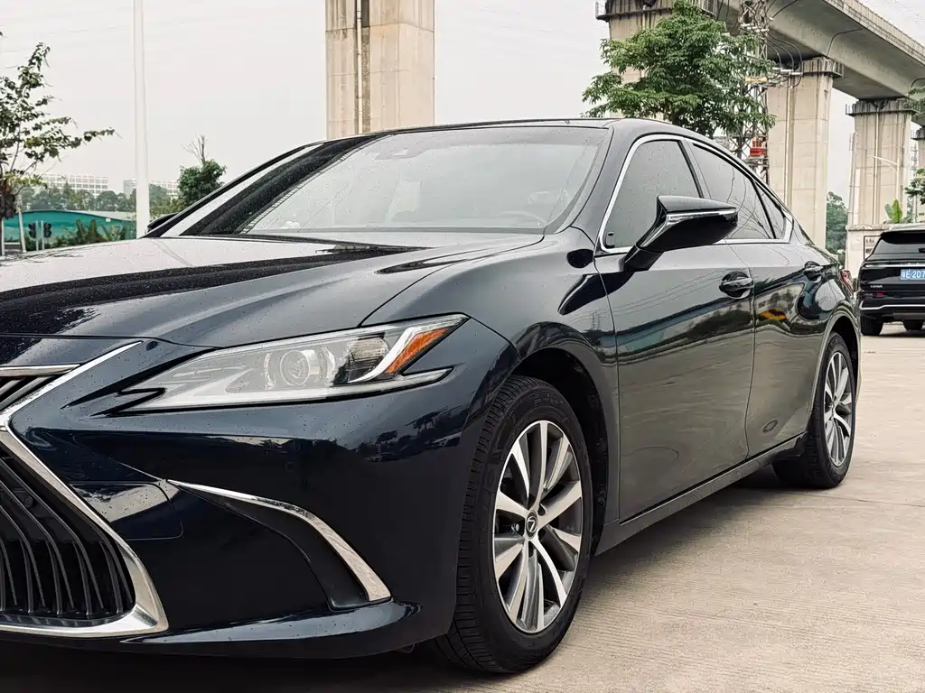 Lexus ES 2019 — фото 9