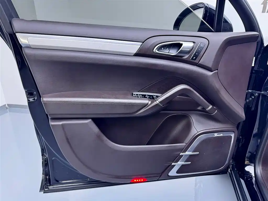 Porsche Cayenne 2013 — фото 11
