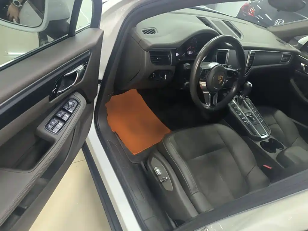 Porsche Macan 2018 — фото 16