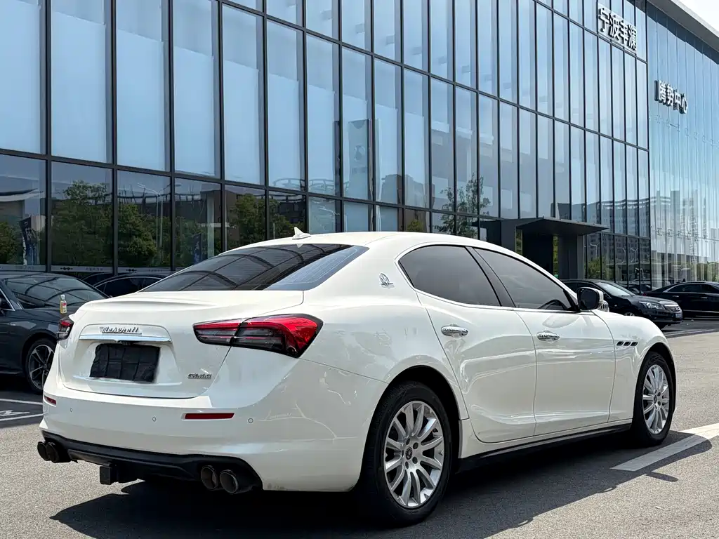 Maserati Ghibli 2022 — фото 17