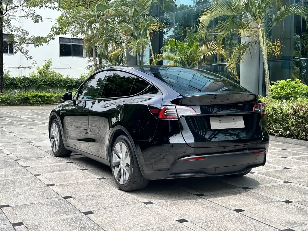 Tesla Model Y 2022 — фото 8