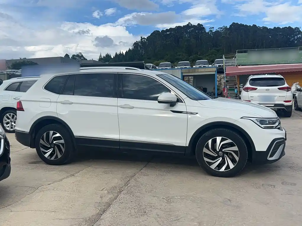 Volkswagen Tiguan L 2022 — фото 9