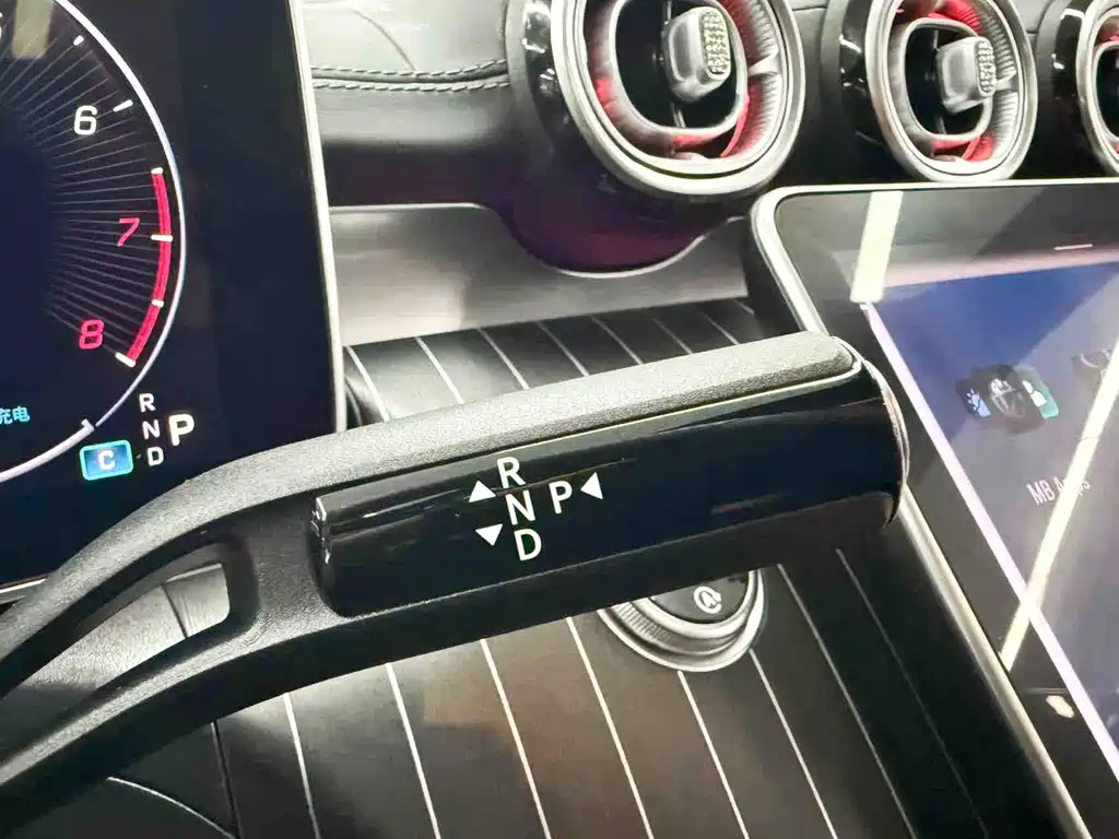 Mercedes-Benz C-Class 2024 — фото 10