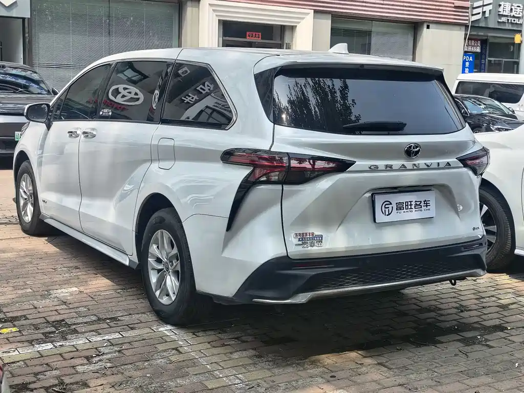 Toyota Granvia 2024