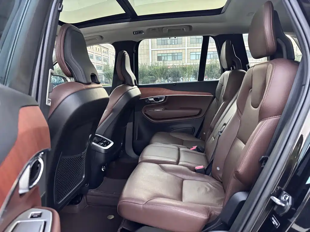 Volvo XC90 2019 — фото 13