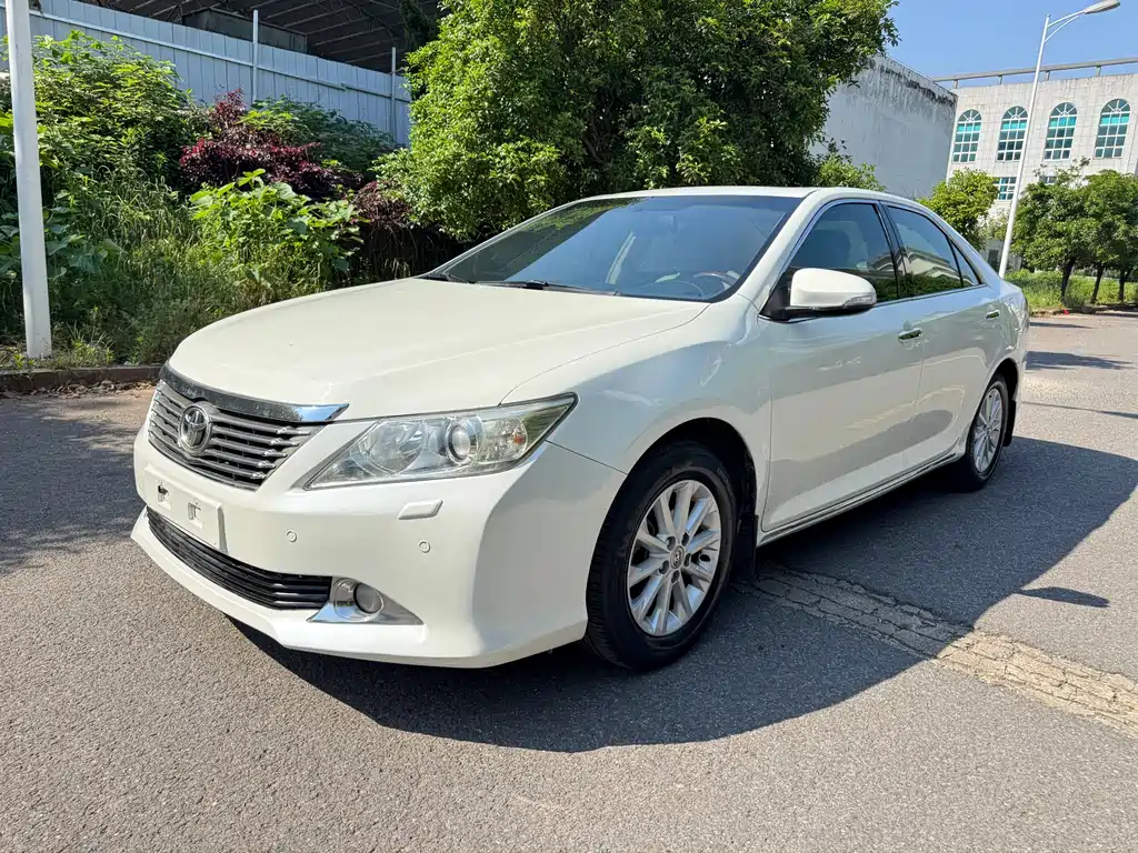 Toyota Camry 2012 — фото 1