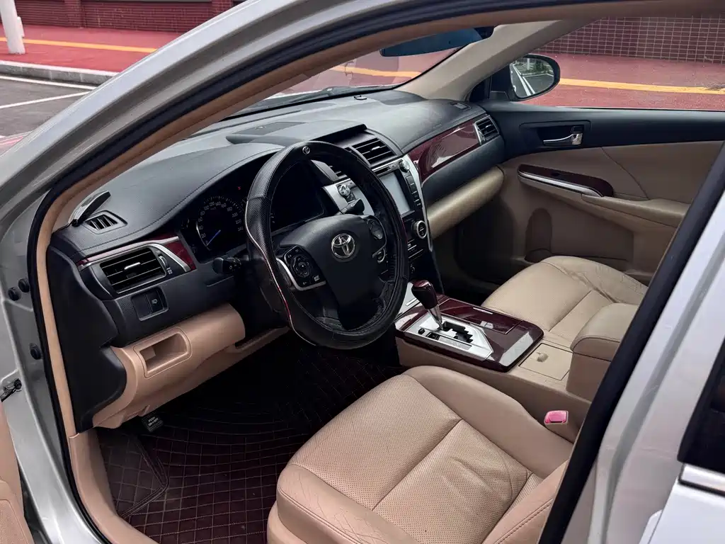 Toyota Camry 2013 — фото 11