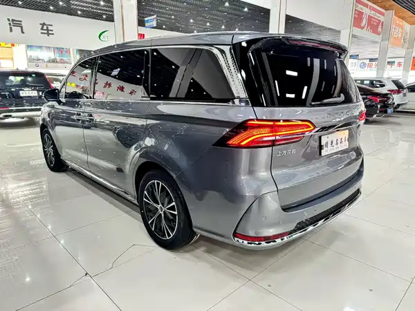 Roewe iMAX8 2023