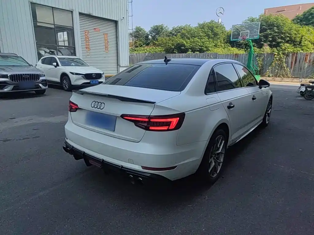 Audi A4L 2018
