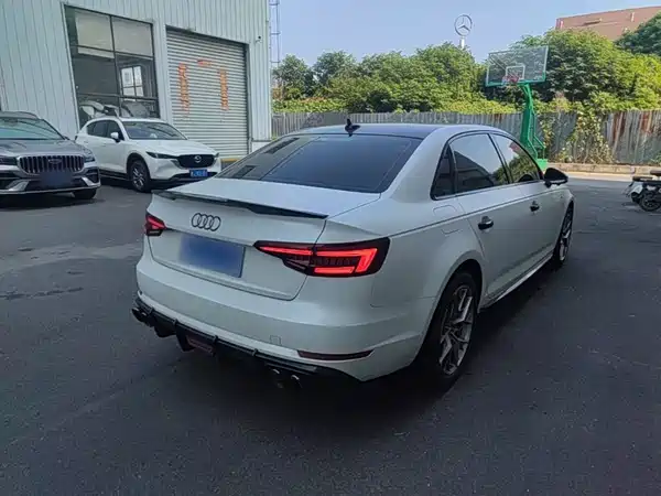 Audi A4L 2018