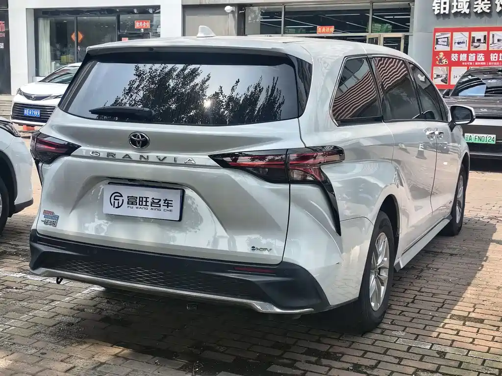 Toyota Granvia 2024