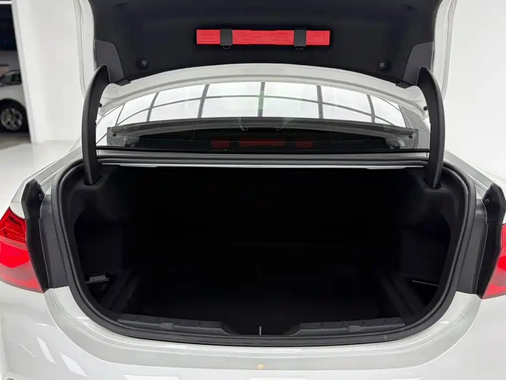 BMW 1 Series 2022 — фото 12