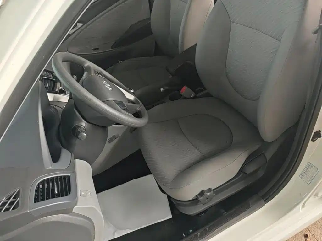 Hyundai Accent 2015 — фото 15