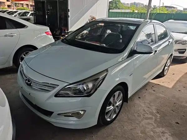 Hyundai Accent 2015