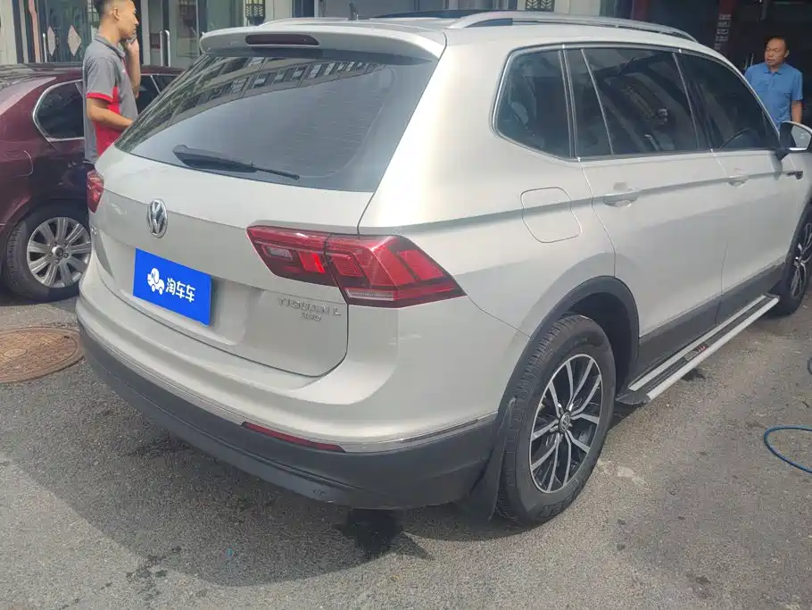 Volkswagen Tiguan L 2017 — фото 3
