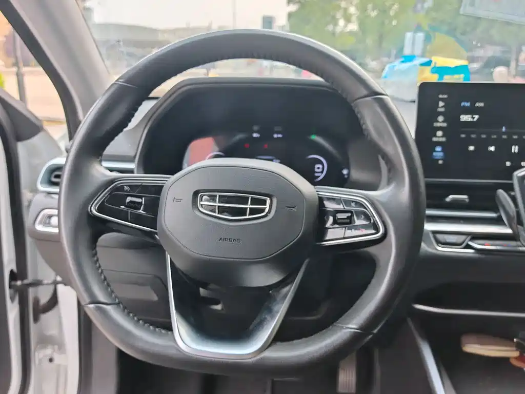Geely Emgrand 2022 — фото 12