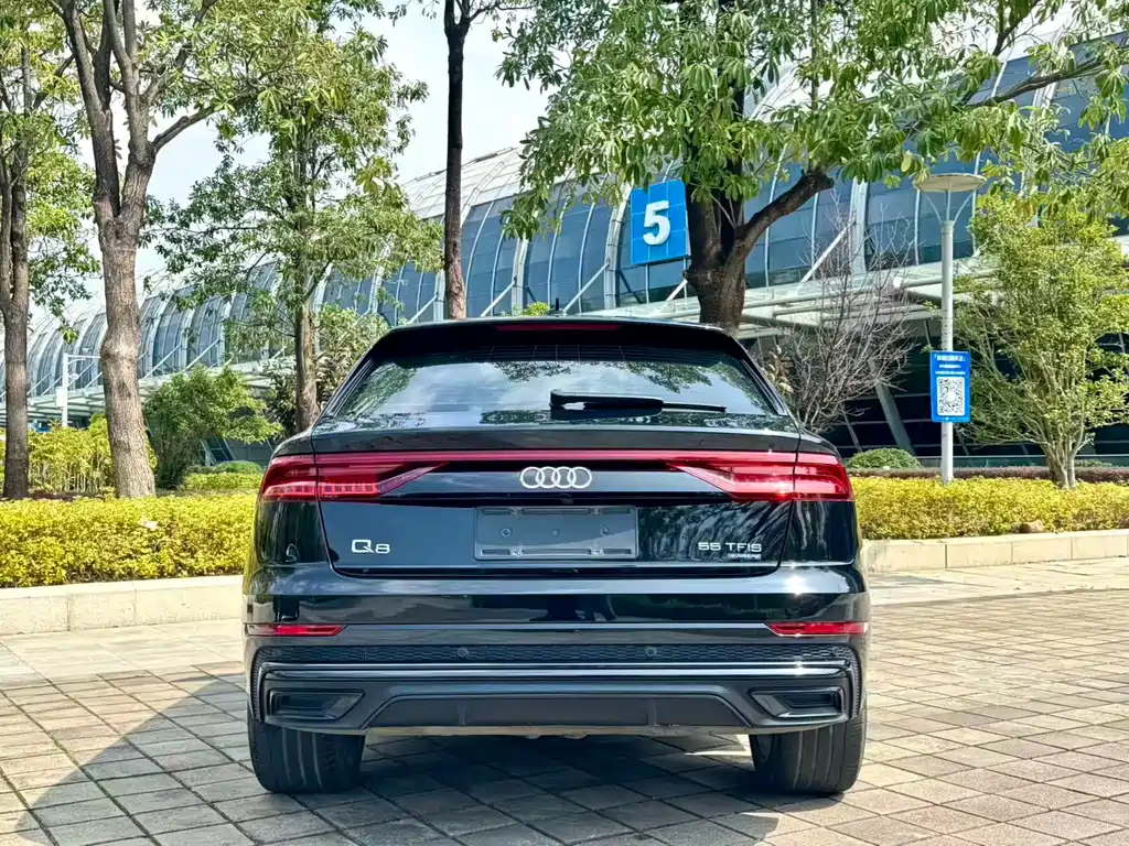 Audi Q8 2023 — фото 9