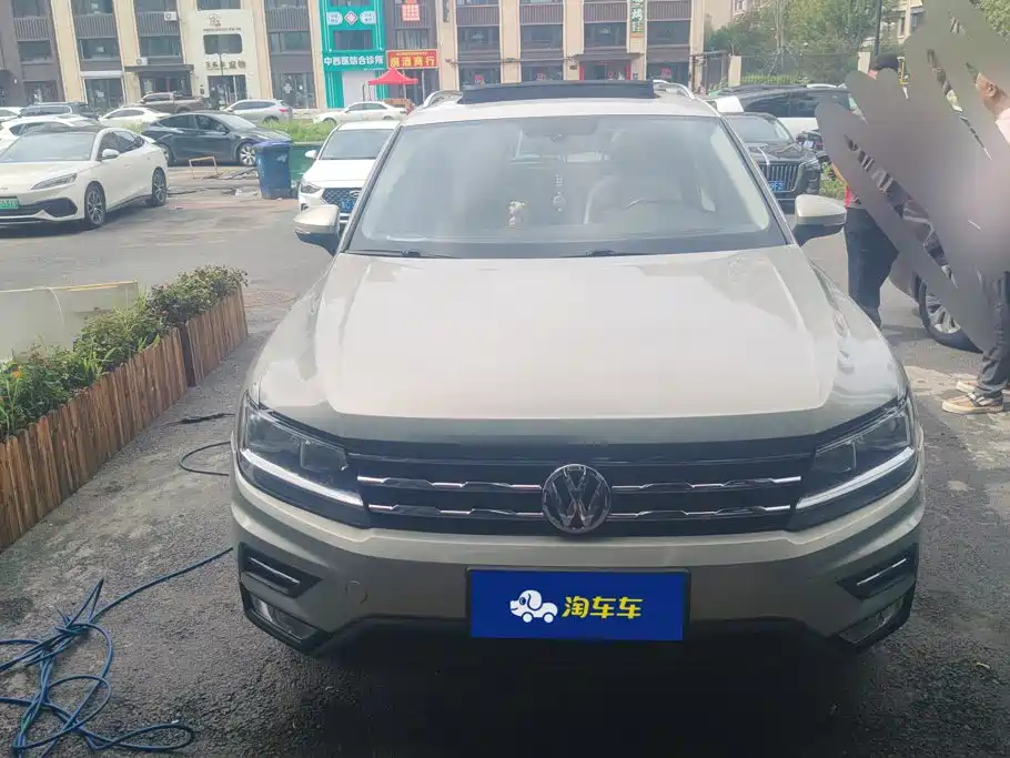 Volkswagen Tiguan L 2017 — фото 2
