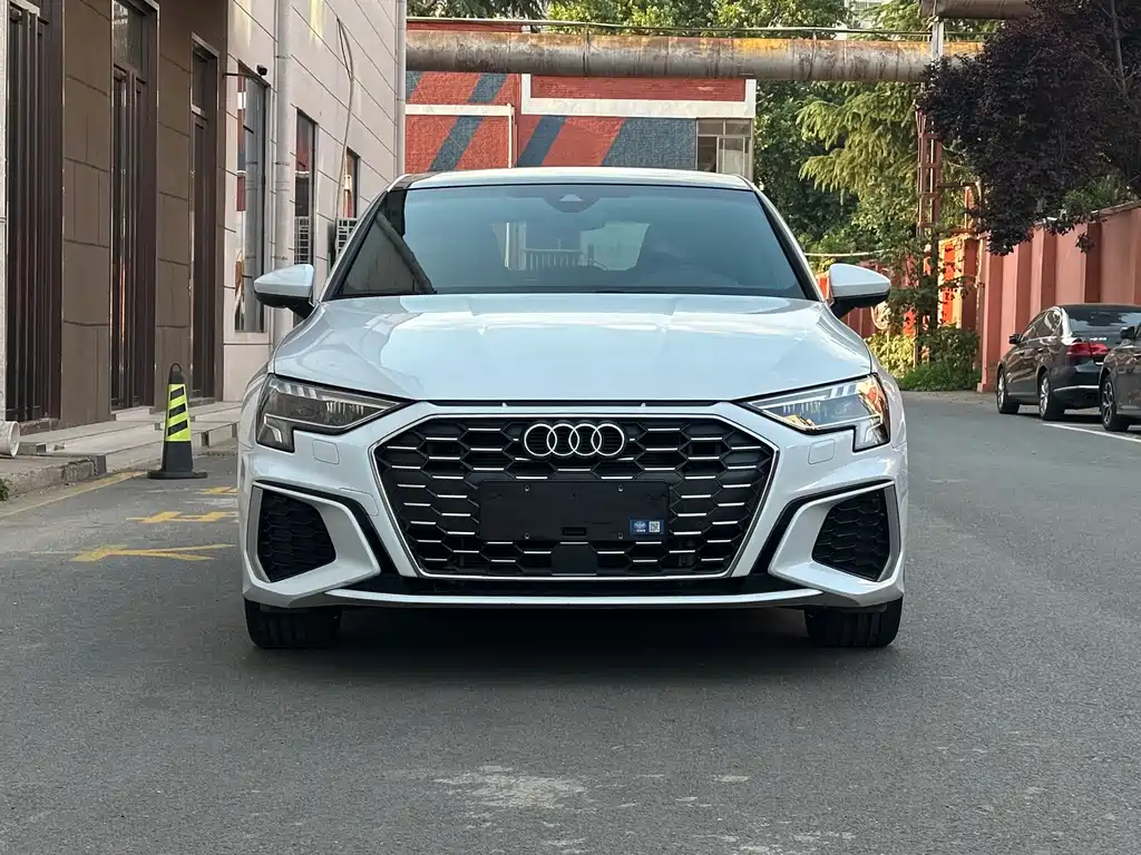 Audi A3 2023 — фото 2