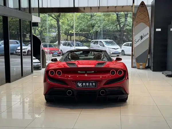 Ferrari F8 2022