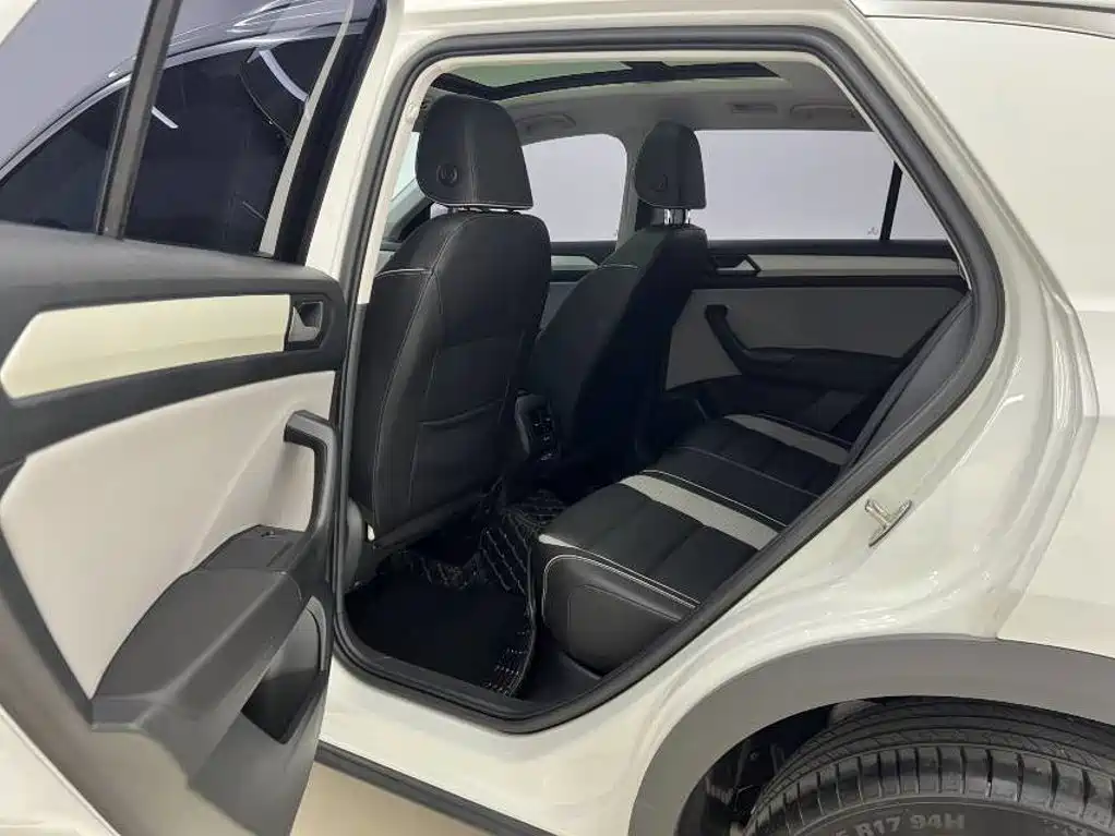 Volkswagen T-Roc 2023 — фото 11
