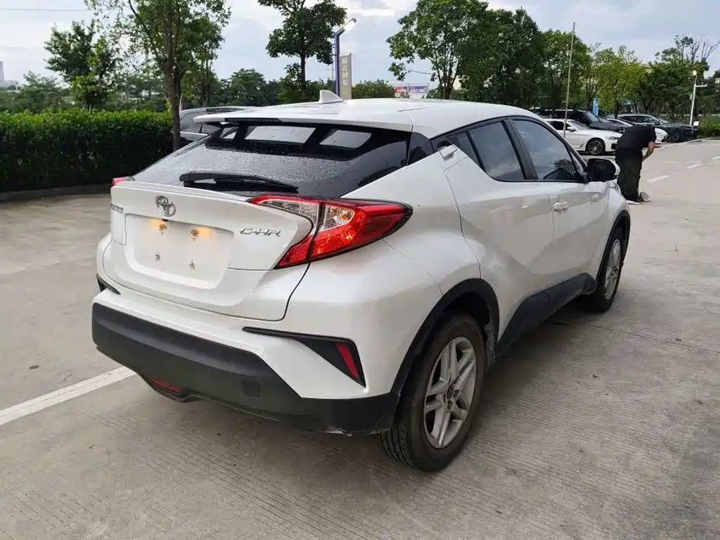 Toyota C-HR 2024 — фото 9