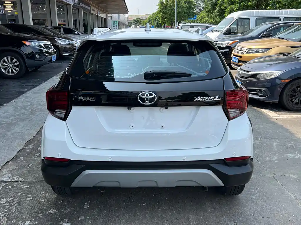 Toyota Yaris L 2022 — фото 9