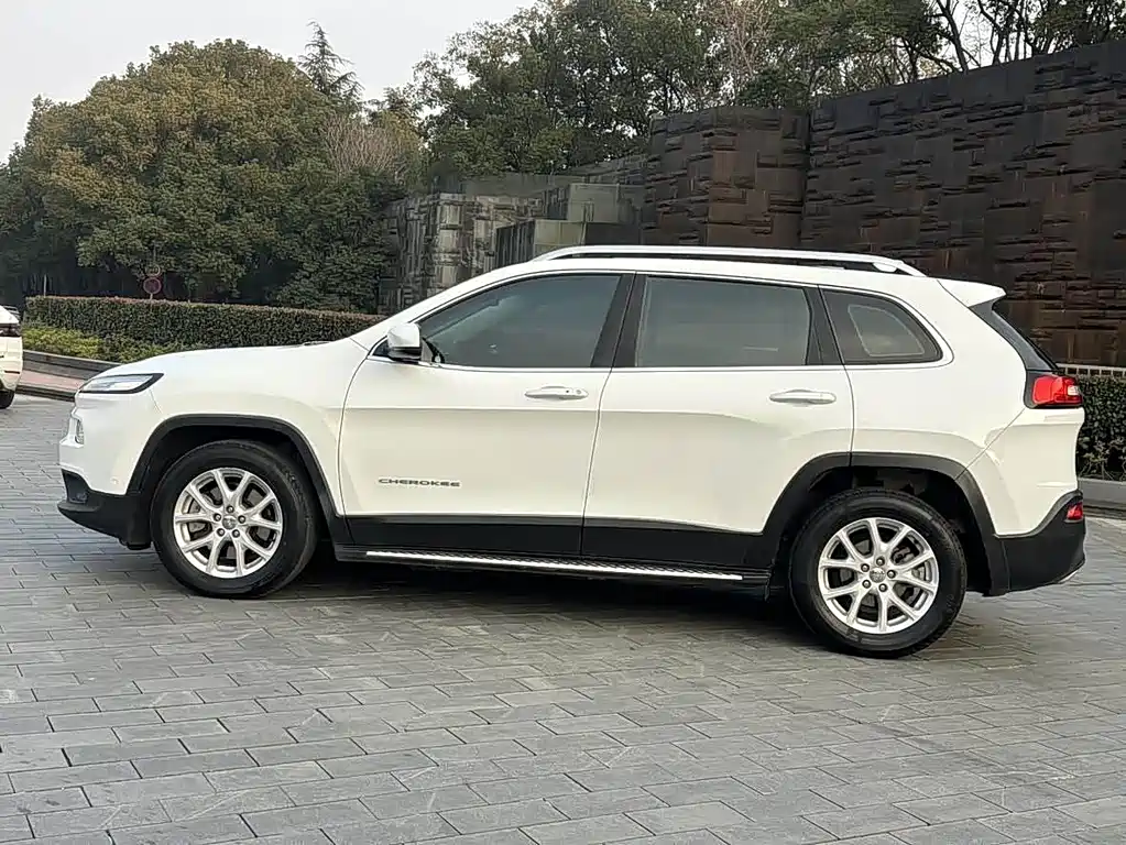 Jeep Cherokee 2015 — фото 4