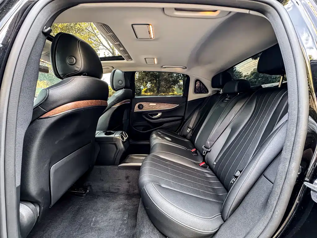 Mercedes-Benz E-Class 2019 — фото 12