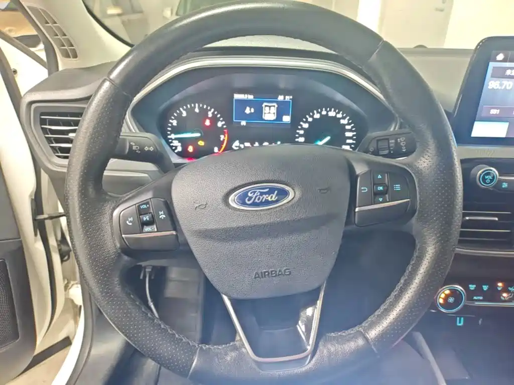 Ford Focus 2020 — фото 11
