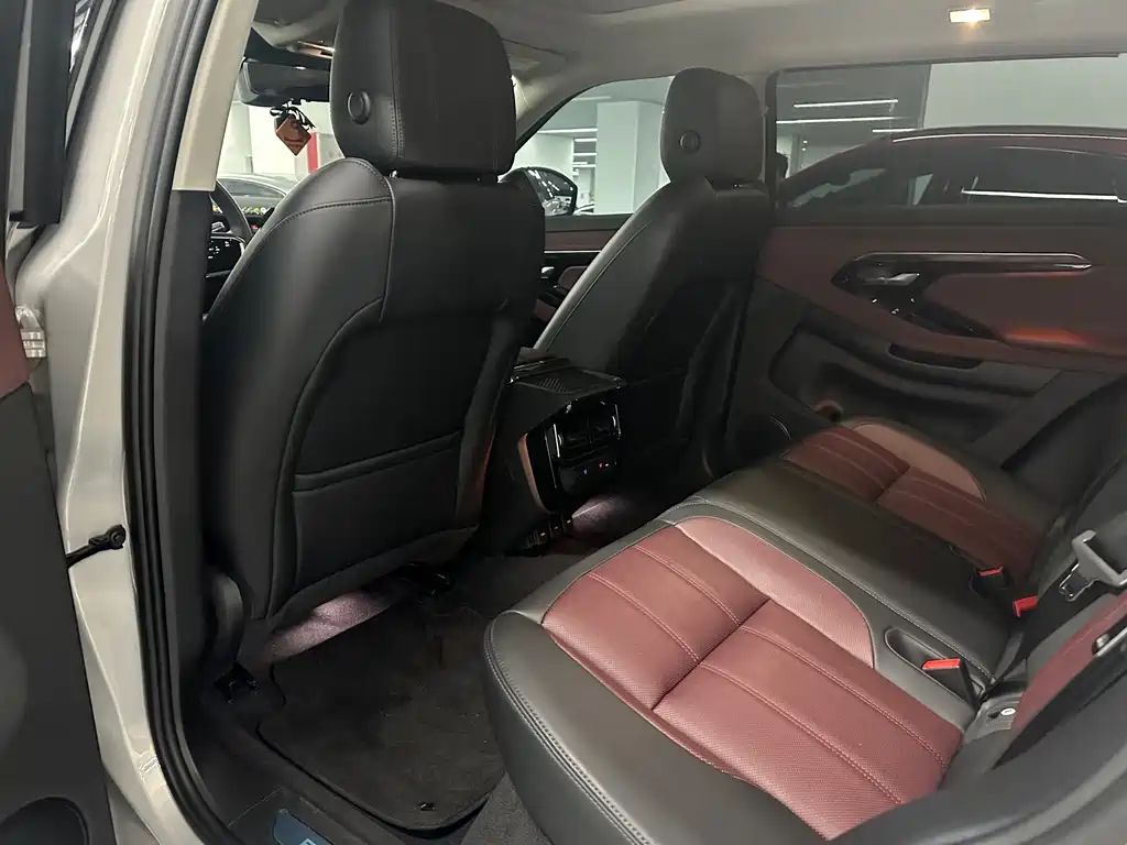 Land Rover Evoque 2023 — фото 11