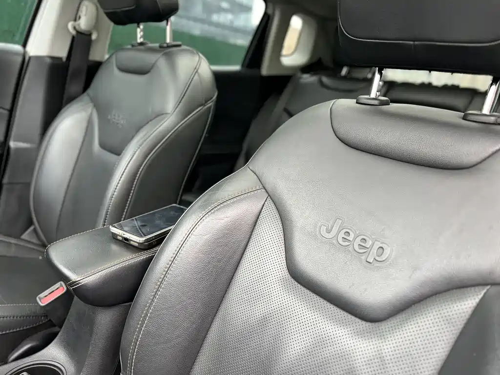 Jeep Compass 2018 — фото 13