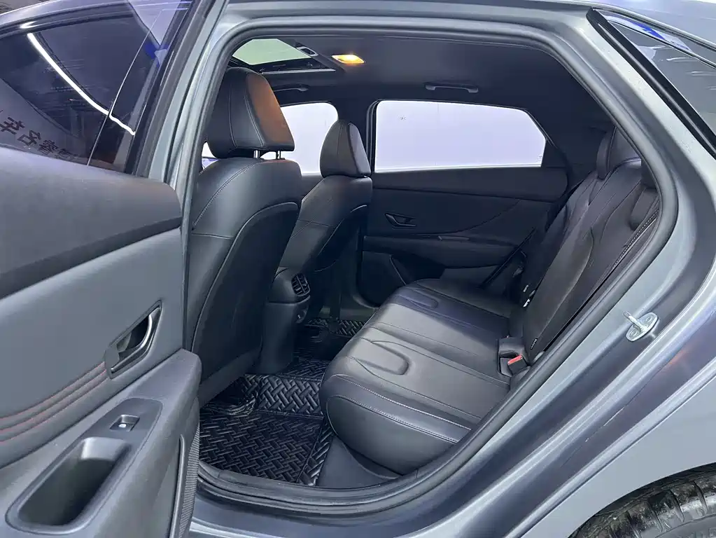 Hyundai Elantra 2023 — фото 14