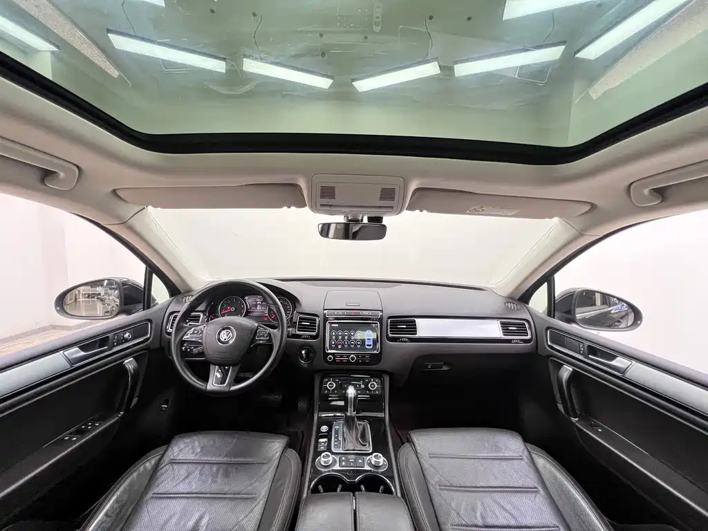 Volkswagen Touareg 2017 — фото 14