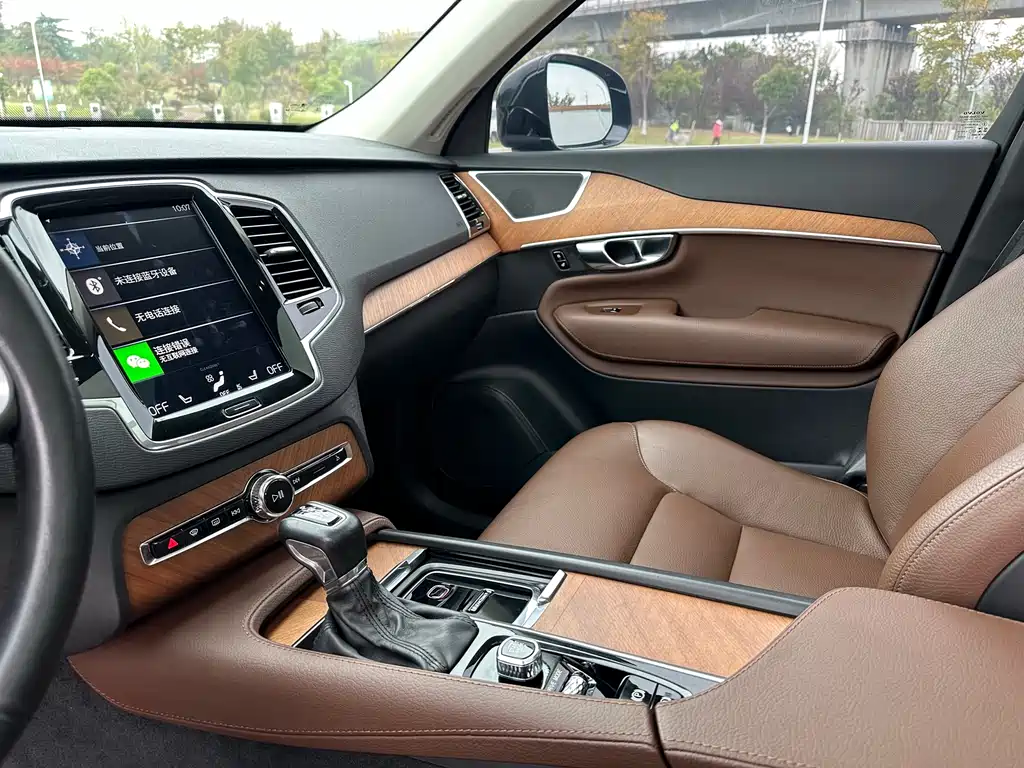 Volvo XC90 2019 — фото 10