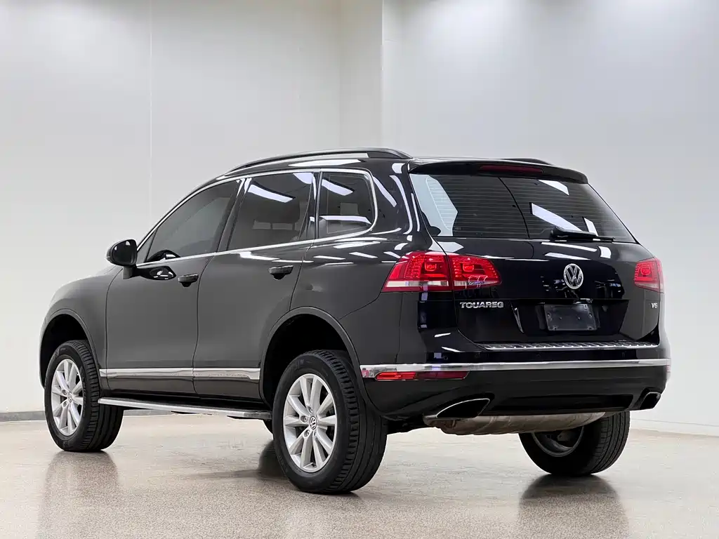 Volkswagen Touareg 2017 — фото 28