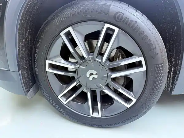 NIO ES6 2020